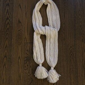 2 for $10 🎁 Gap Off White Cable Knit Scarf w/Tassels